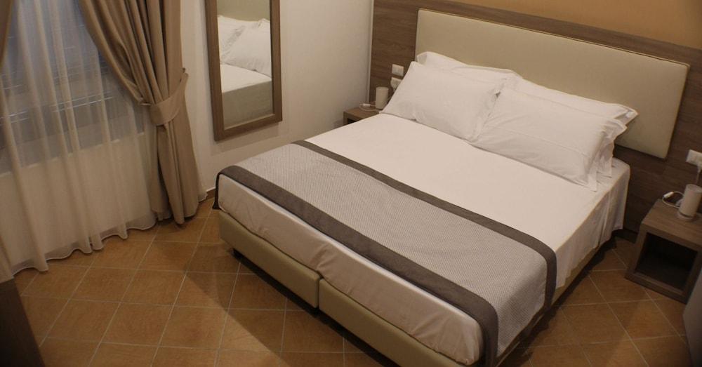 Hotiday Room Collection - Napoli Residenza Scarlatti Exterior photo